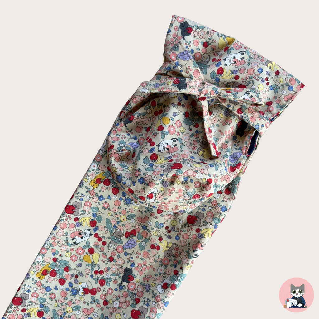 Cats & Tiny flowers (Beige)