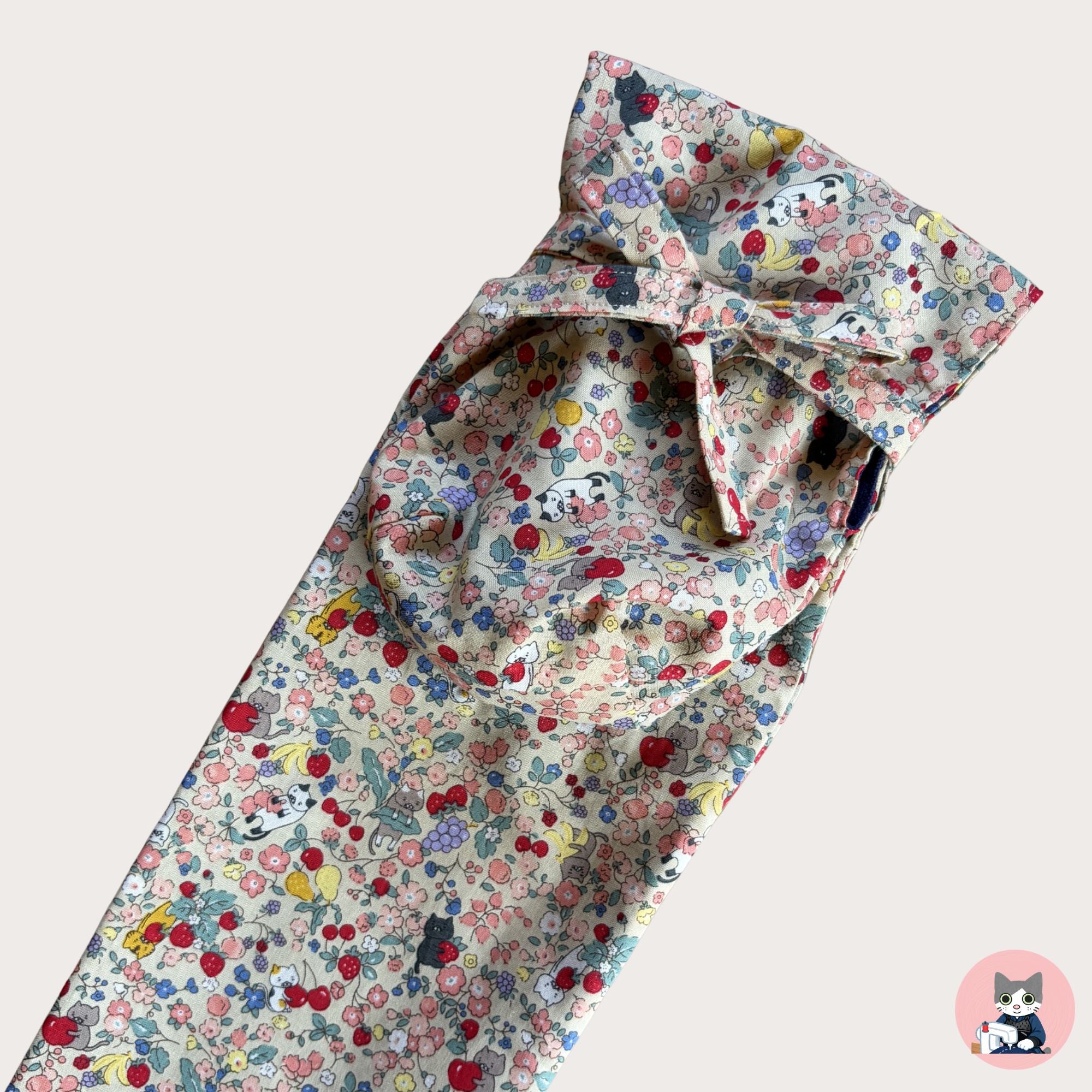 Cats & Tiny flowers (Beige)