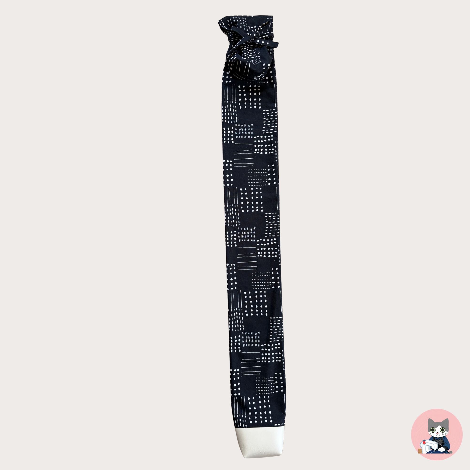 Nordic dots (Black)
