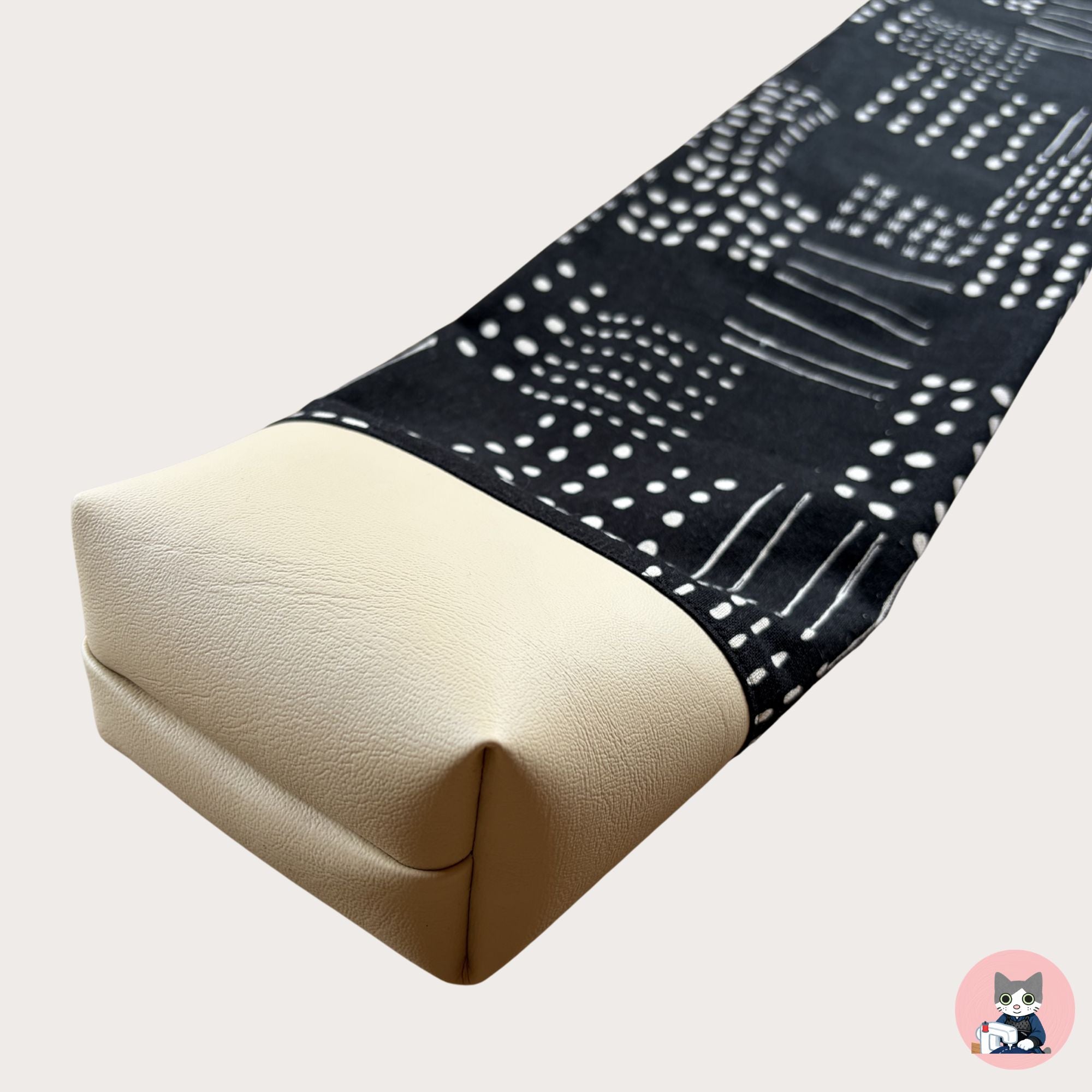 Nordic dots (Black)